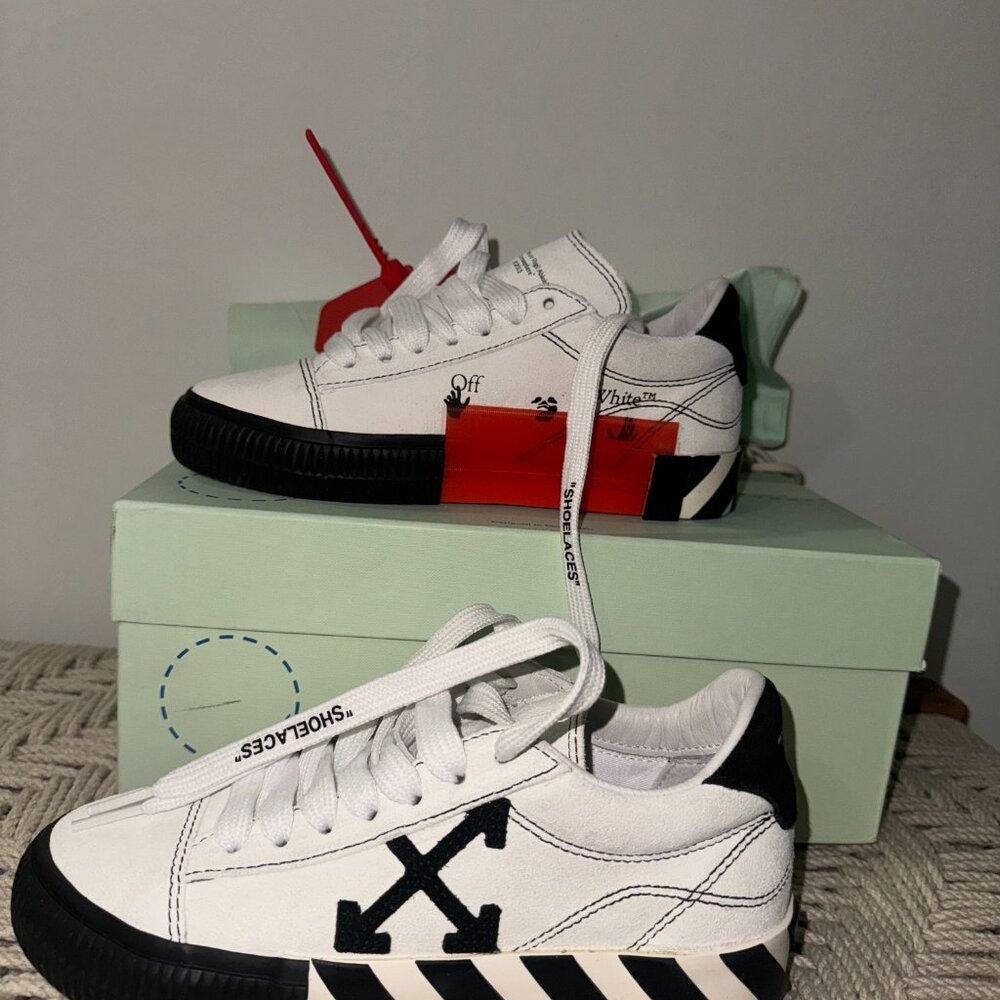 Off-White Arrow Vulcanized Low White Black Sneakers, Orange Tag, Size 35 - NWT - Picture 4 of 6